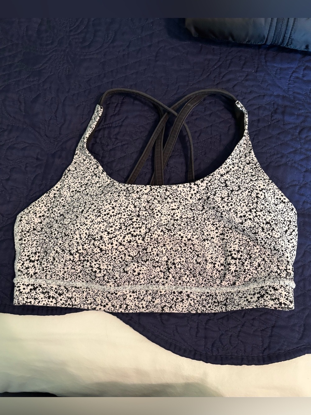 Floral Print Strappy Sports Bra - Black & White